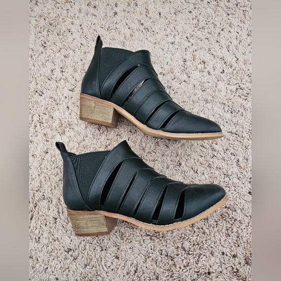 🖤Yoki paladino black ankle bootie like new!! - Picture 3 of 7